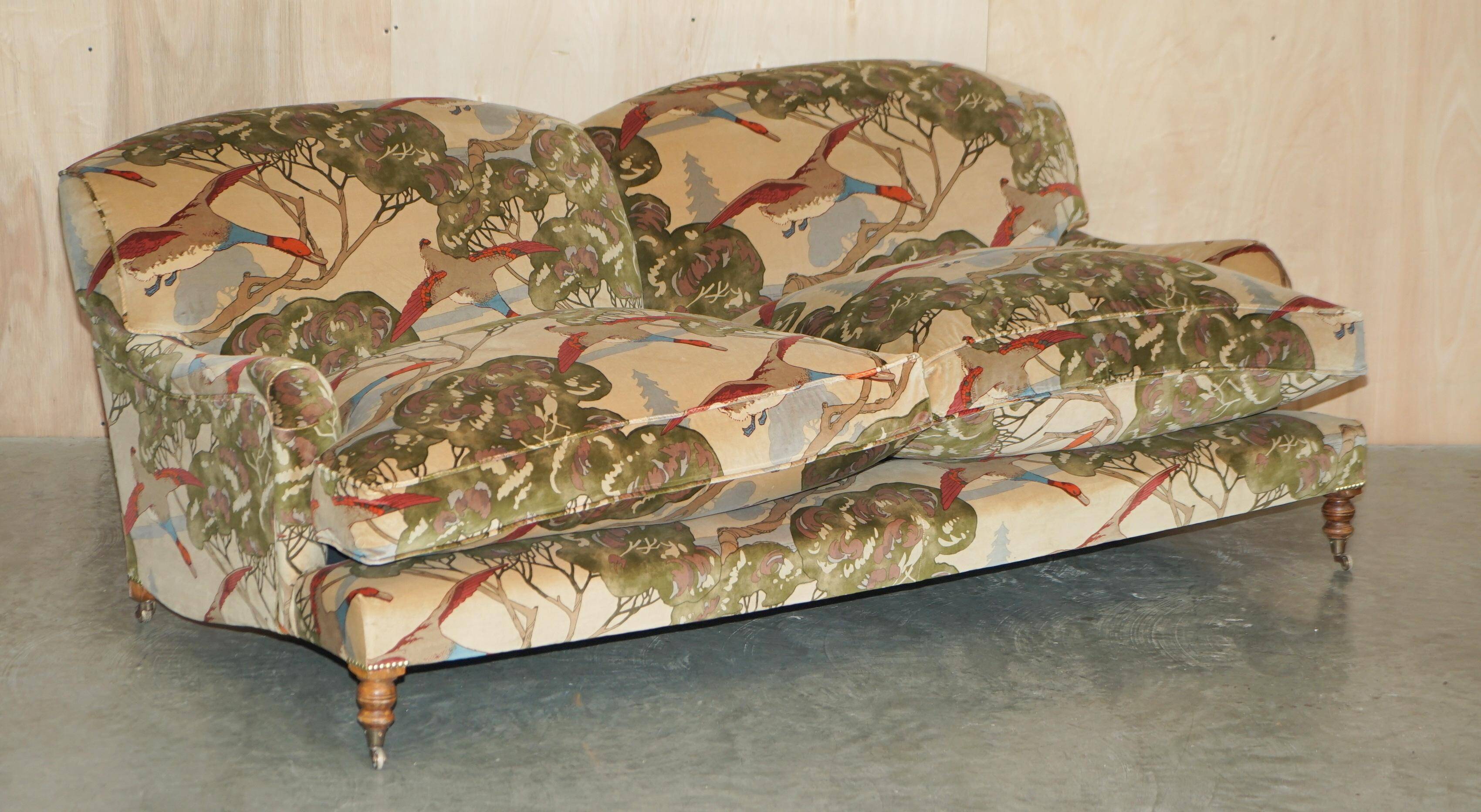 Canapé George Smith Signature Scroll Arm en velours