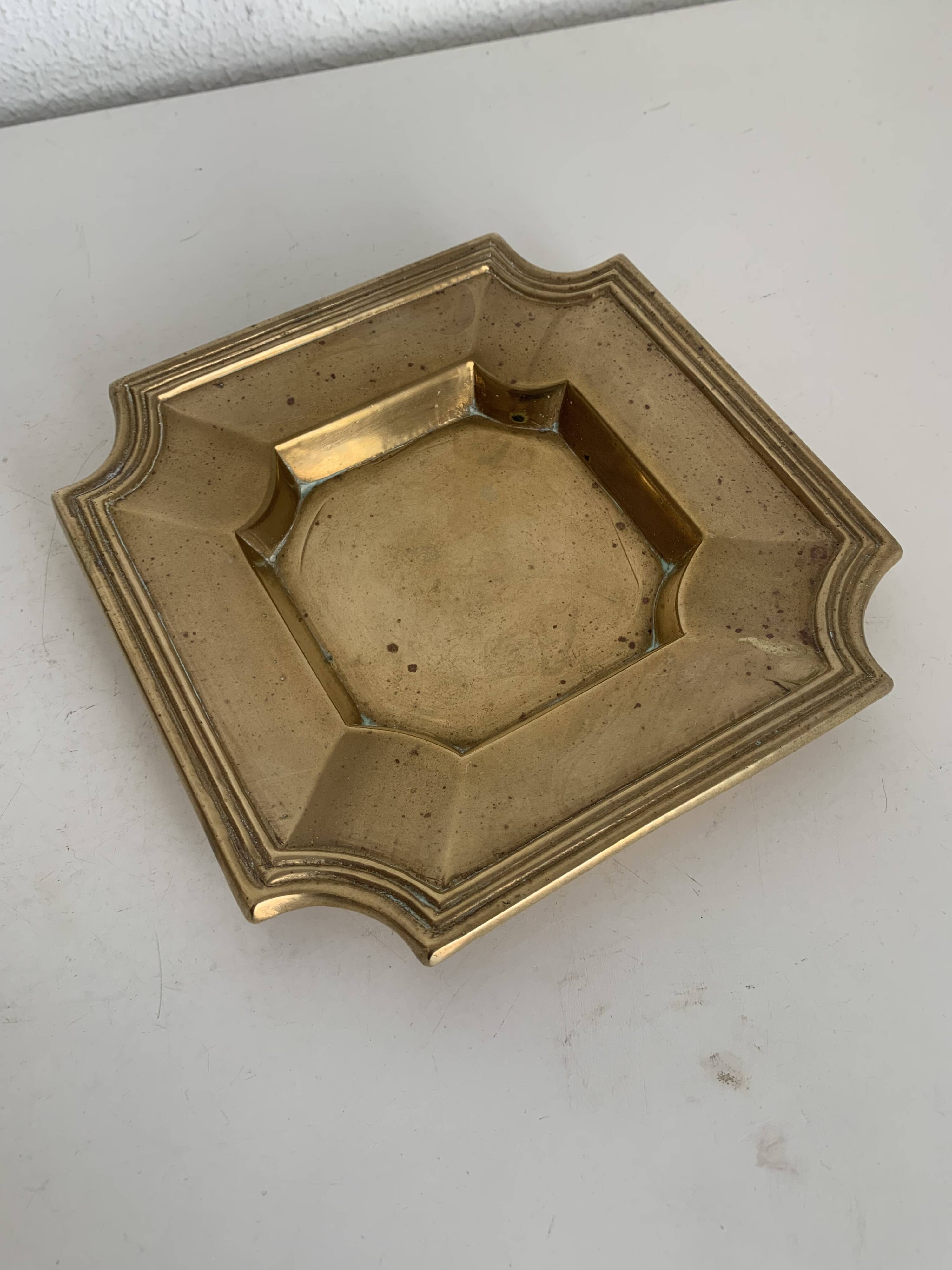 Pair of vintage 1980 brass ashtrays - 16 x 16 cm