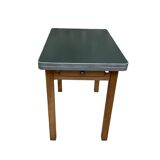 Extendable kitchen table