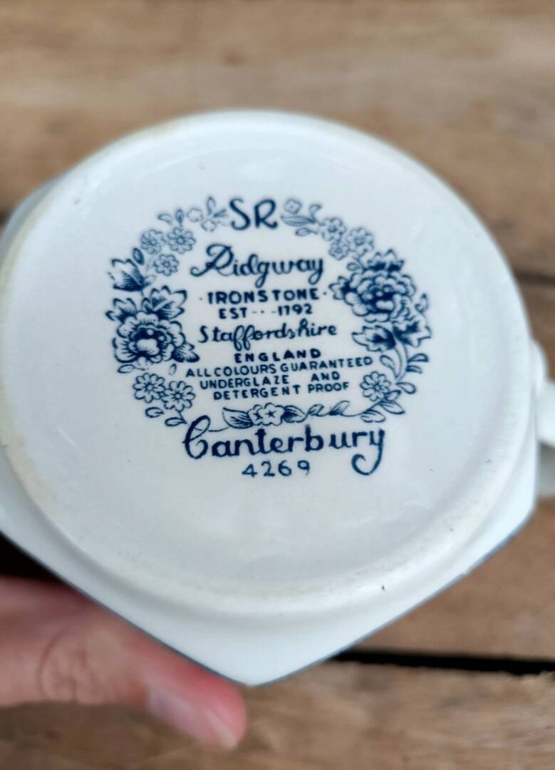 Milk jug Made in England 💐