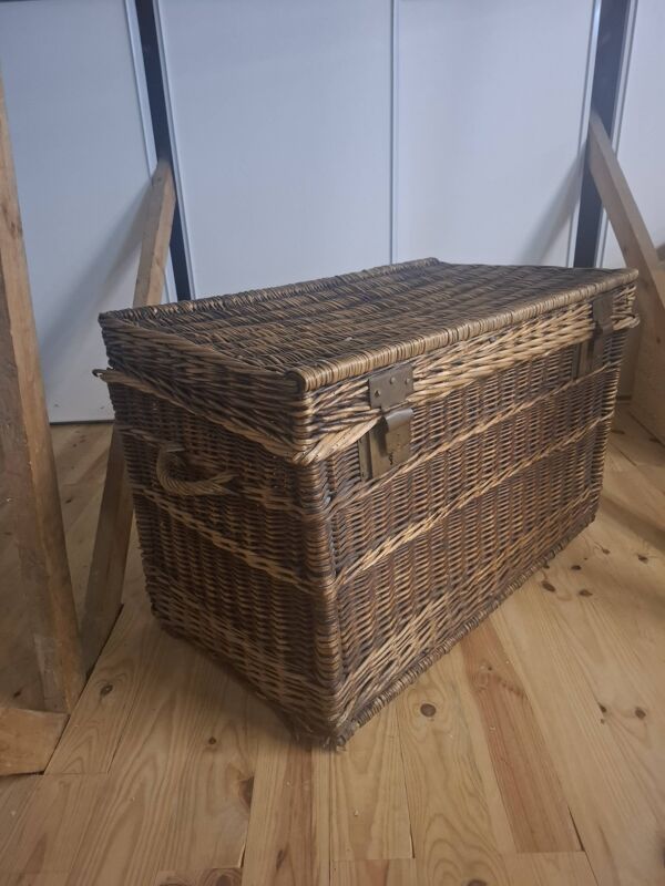 Malle de voyage en osier