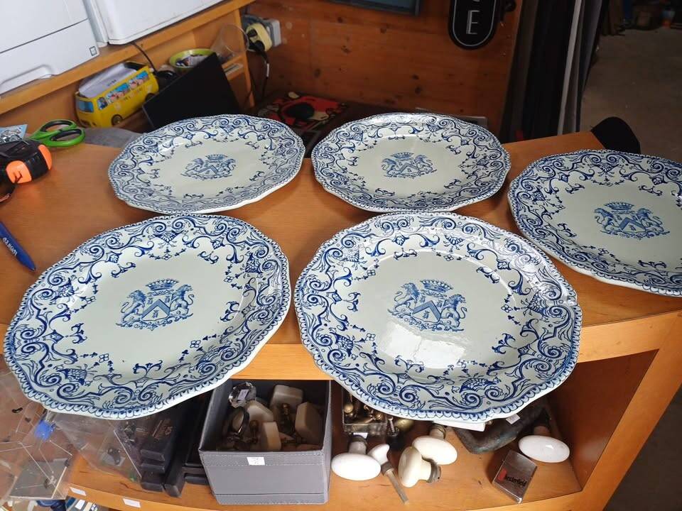 Superbe lot de 5 assiettes plates anciennes