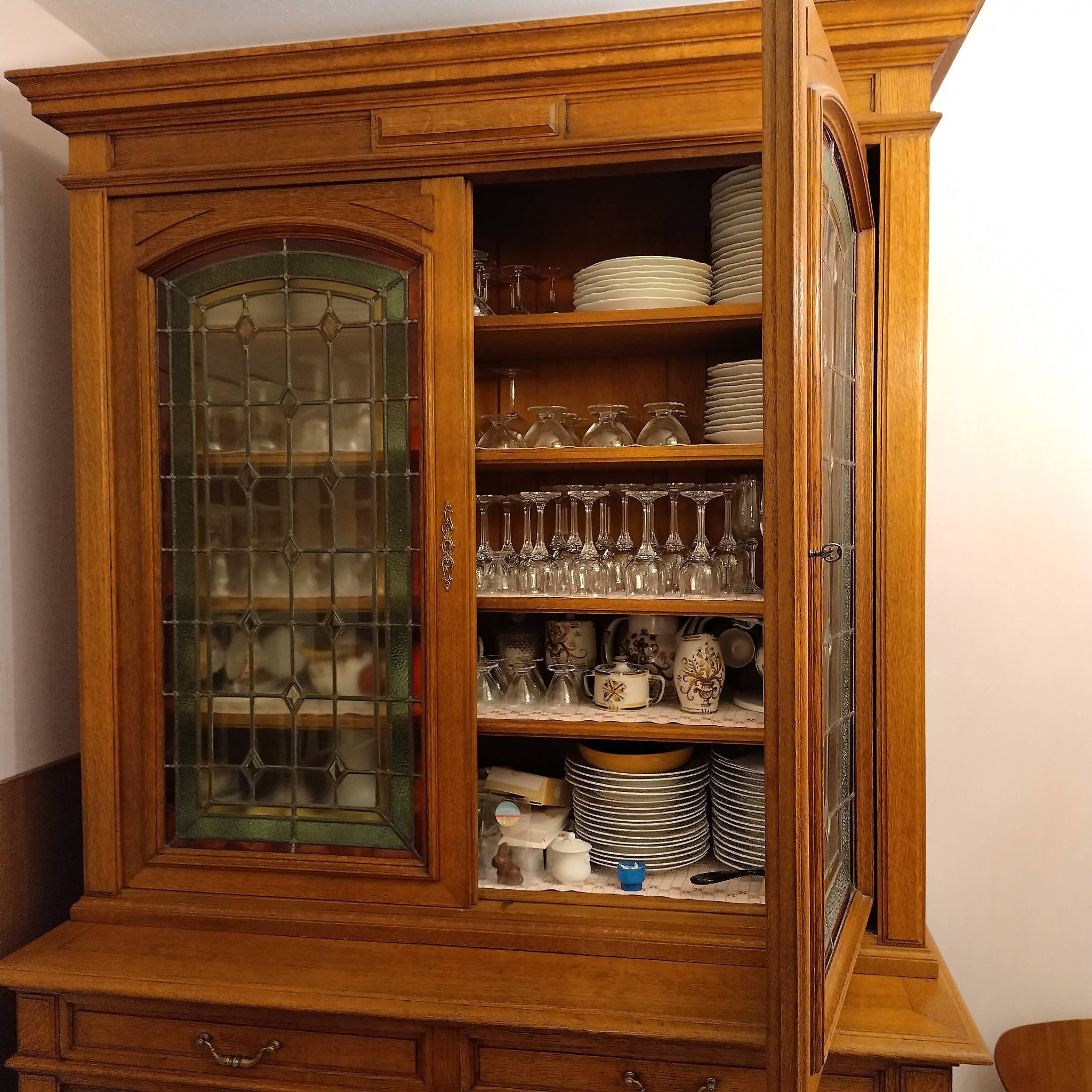 Louis XIII buffet, solid oak, 19th century.
