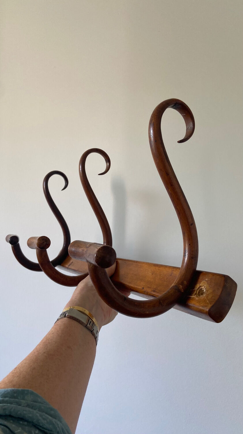 Thonet curved wood wall coat rack with 3 hooks, late 19th century