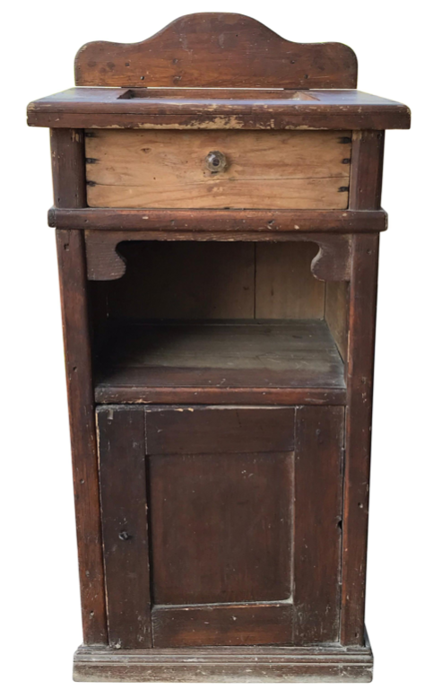 Table de nuit en pin, vers les années 1900