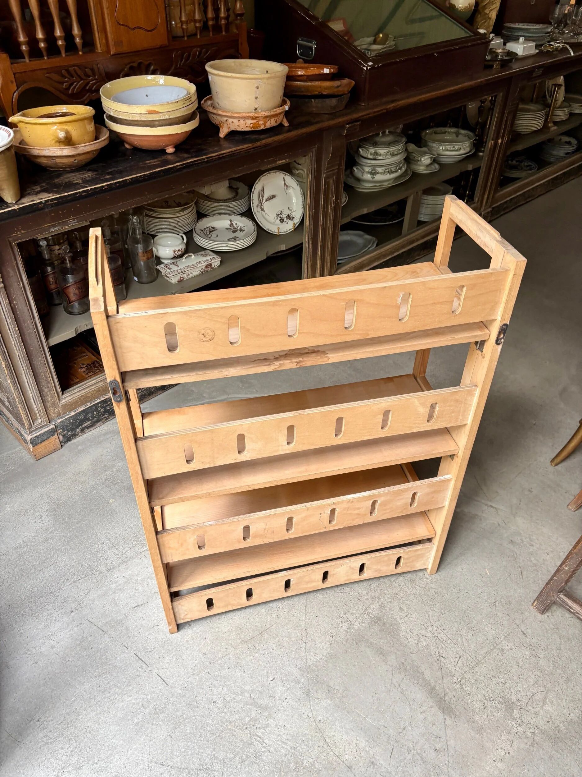 Folding bookshop shelf in light wood