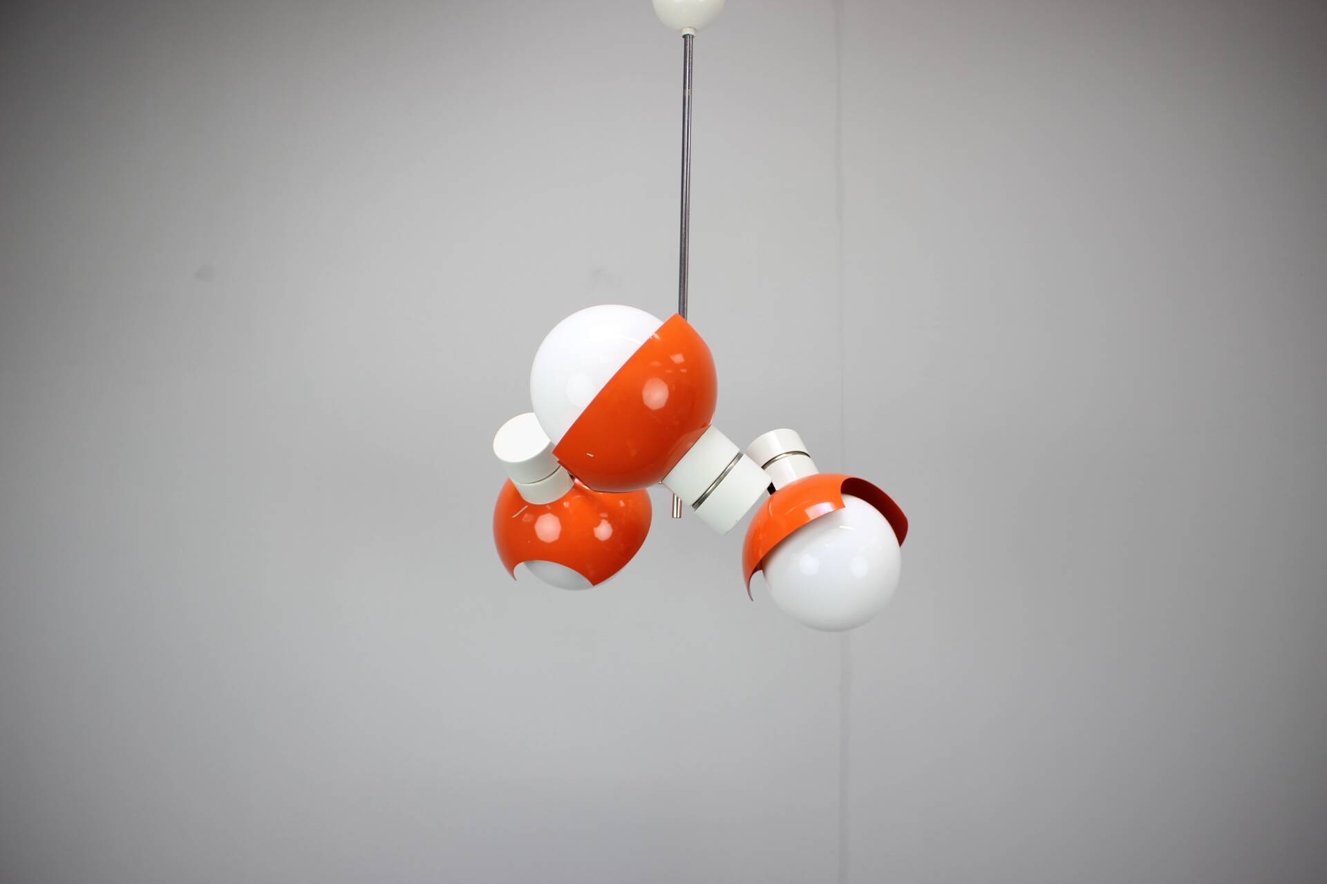 Suspension de Napako, datant de l'ère Space, 1970