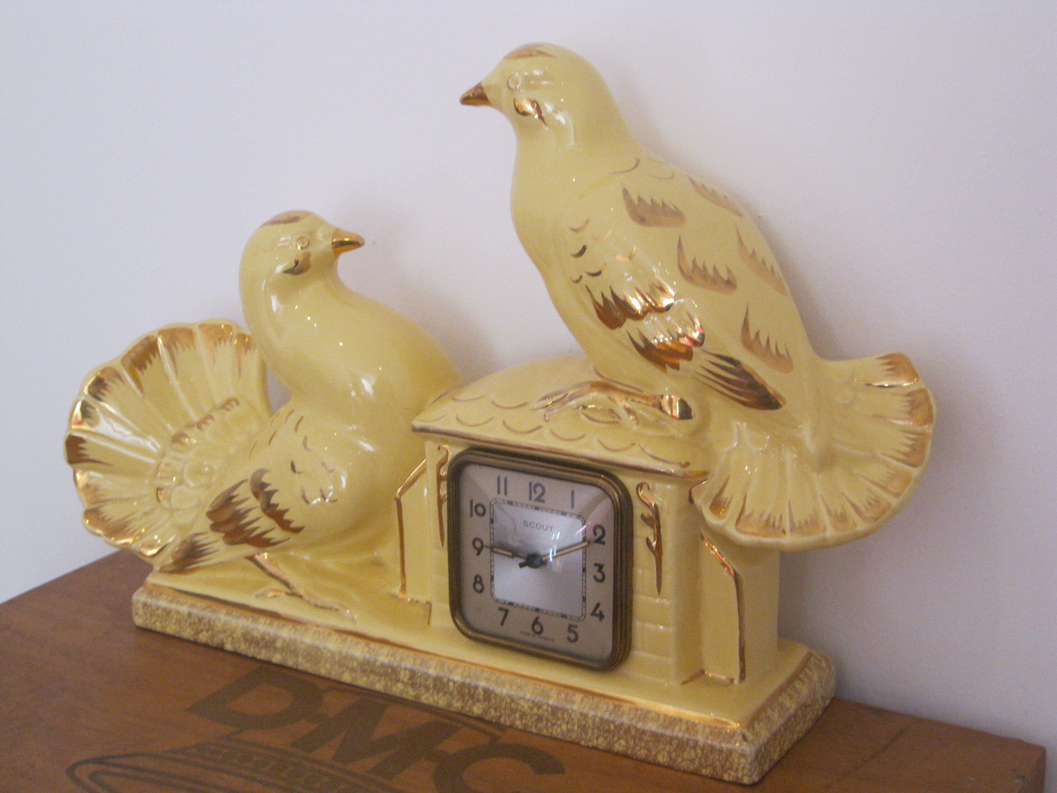 Art deco pendulum decorative ceramic doves
