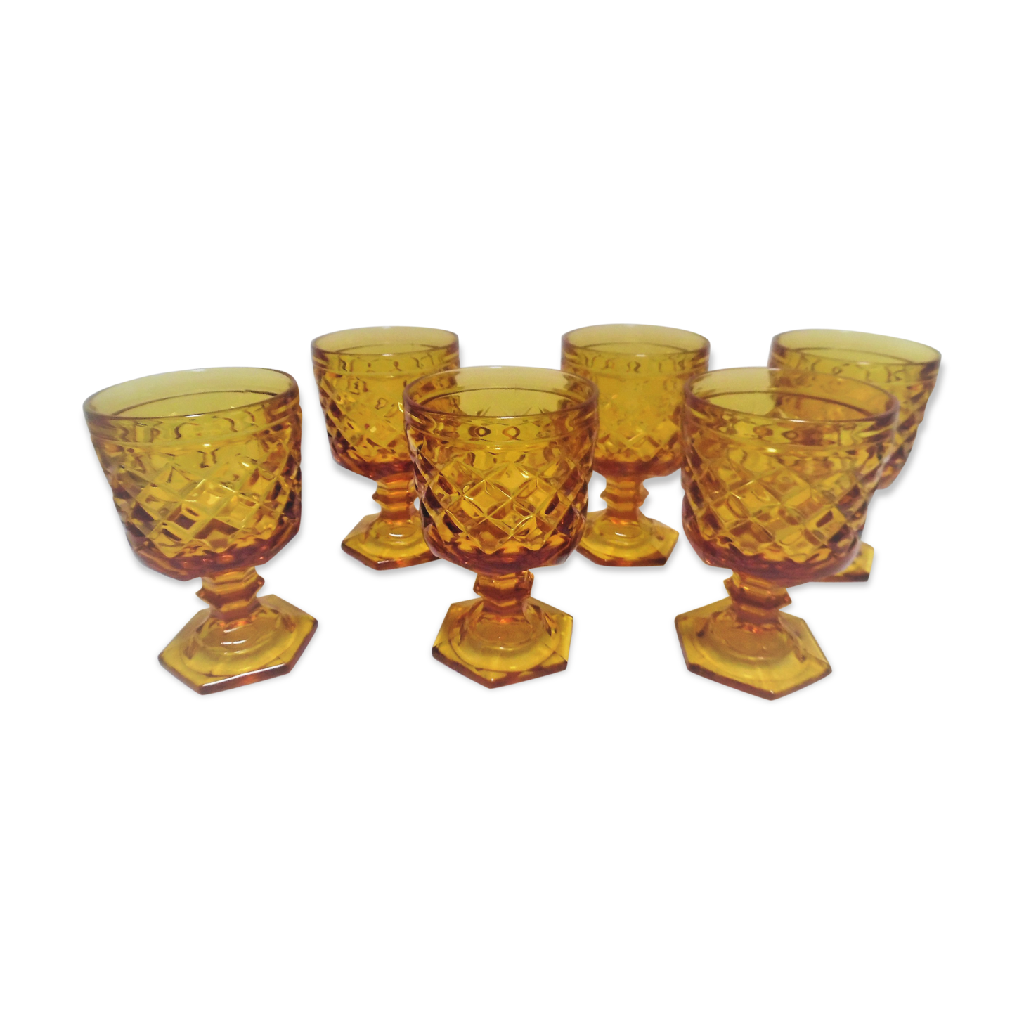 6 amber-footed glasses