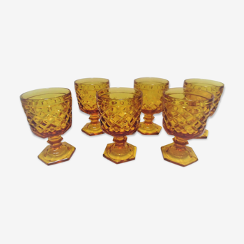 6 amber-footed glasses