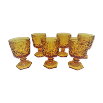 6 amber-footed glasses