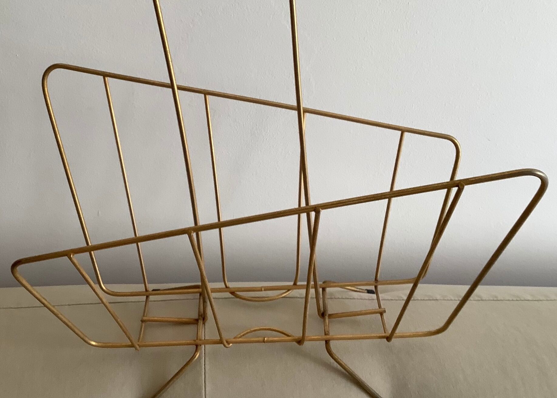 Collector vintage 60s magazine holder in gold painted metal