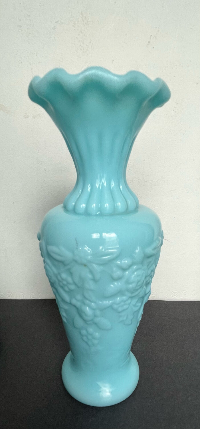 Pair of opaline candlesticks and its vase
