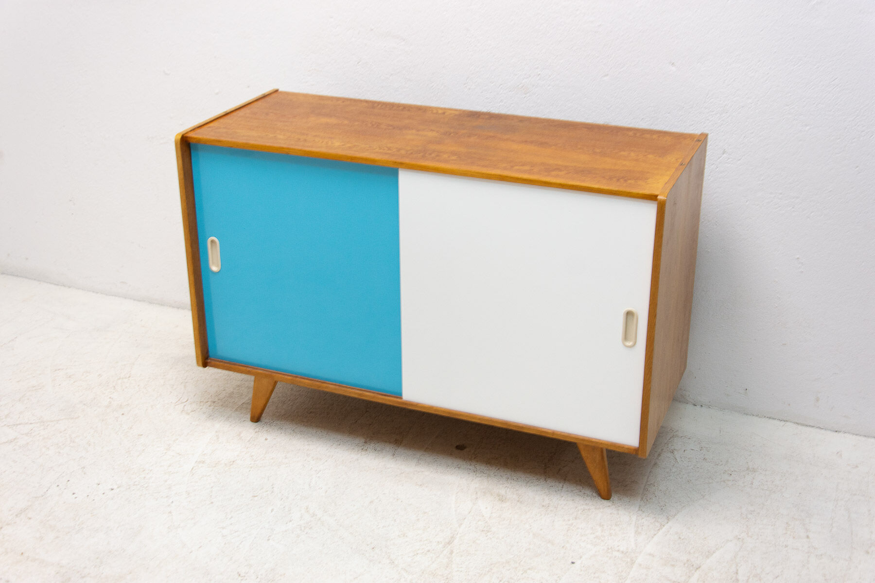 Fully restored mid century sideboard U-452 by Jiří Jiroutek, 1960´s, Czechoslovakia