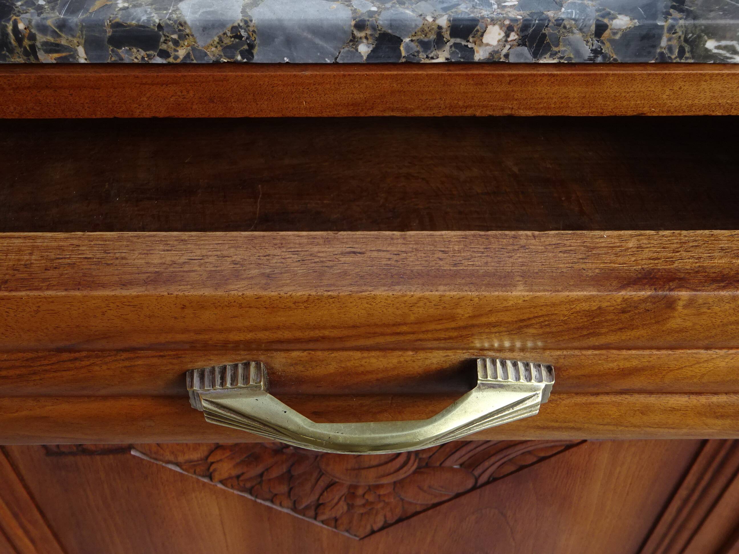 Buffet Art Déco en noyer avec marbres et guérites