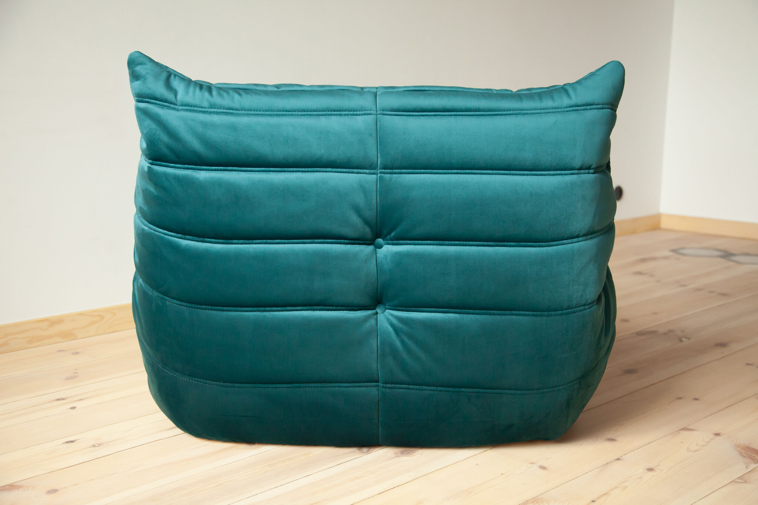 Chauffeuse et ottoman Togo modèle dessiné par Michel Ducaroy 1973