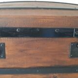 Curved travel trunk