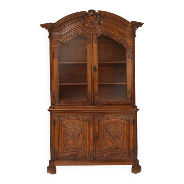Vaisselier vitré en bois sculpté, Belgique, XVIIIe siècle