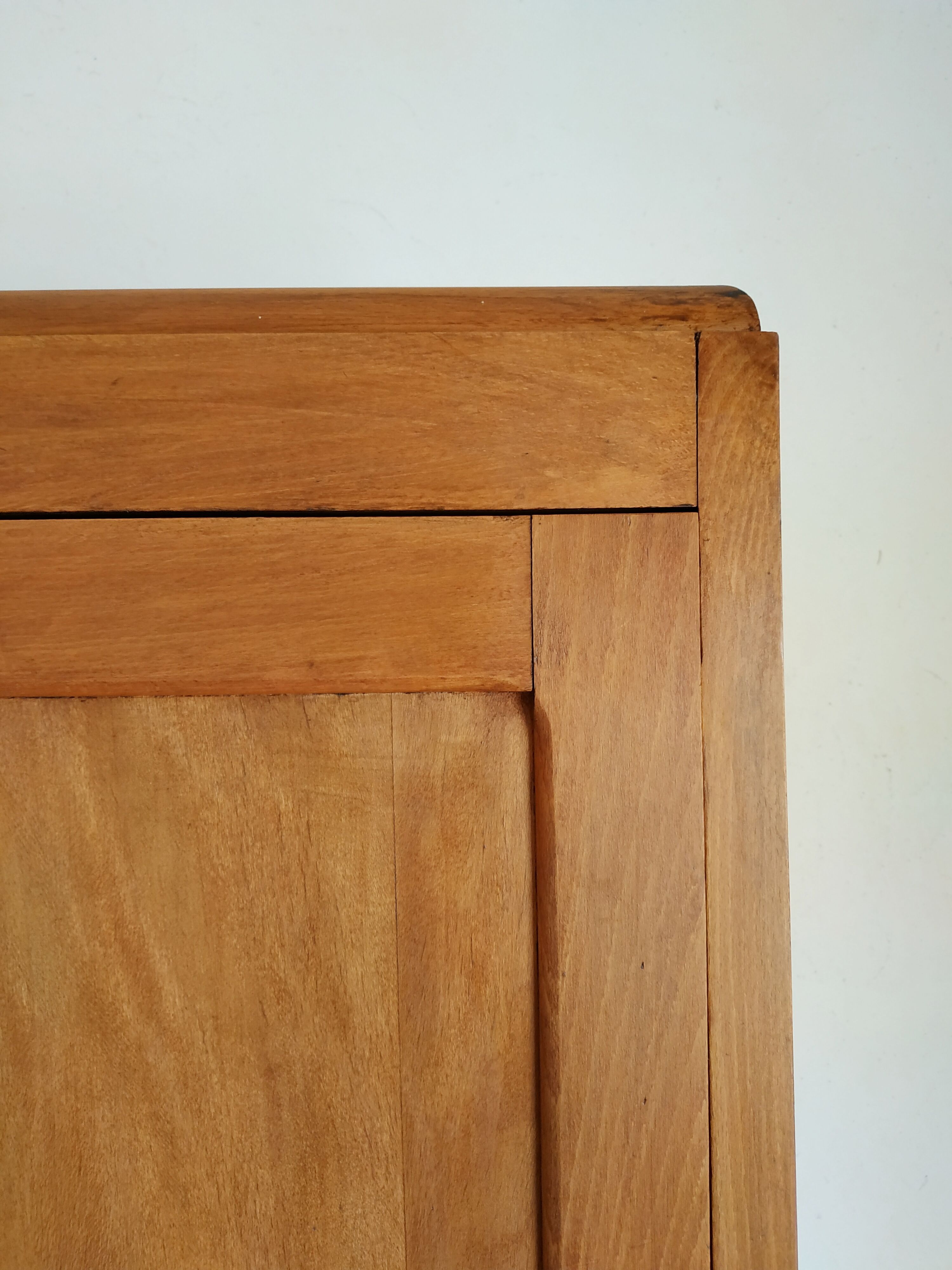 Parisian wardrobe goody feet compass 50s