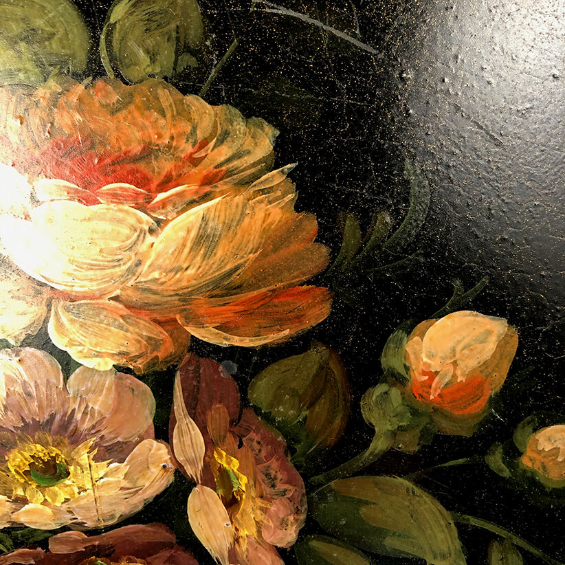 Painted sheet metal tray decorated with flowers