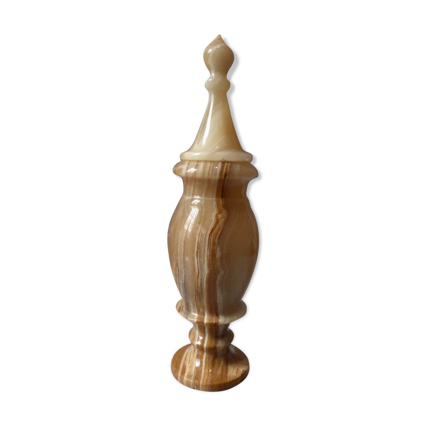 Vase in onyx with its lid