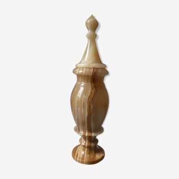 Vase in onyx with its lid