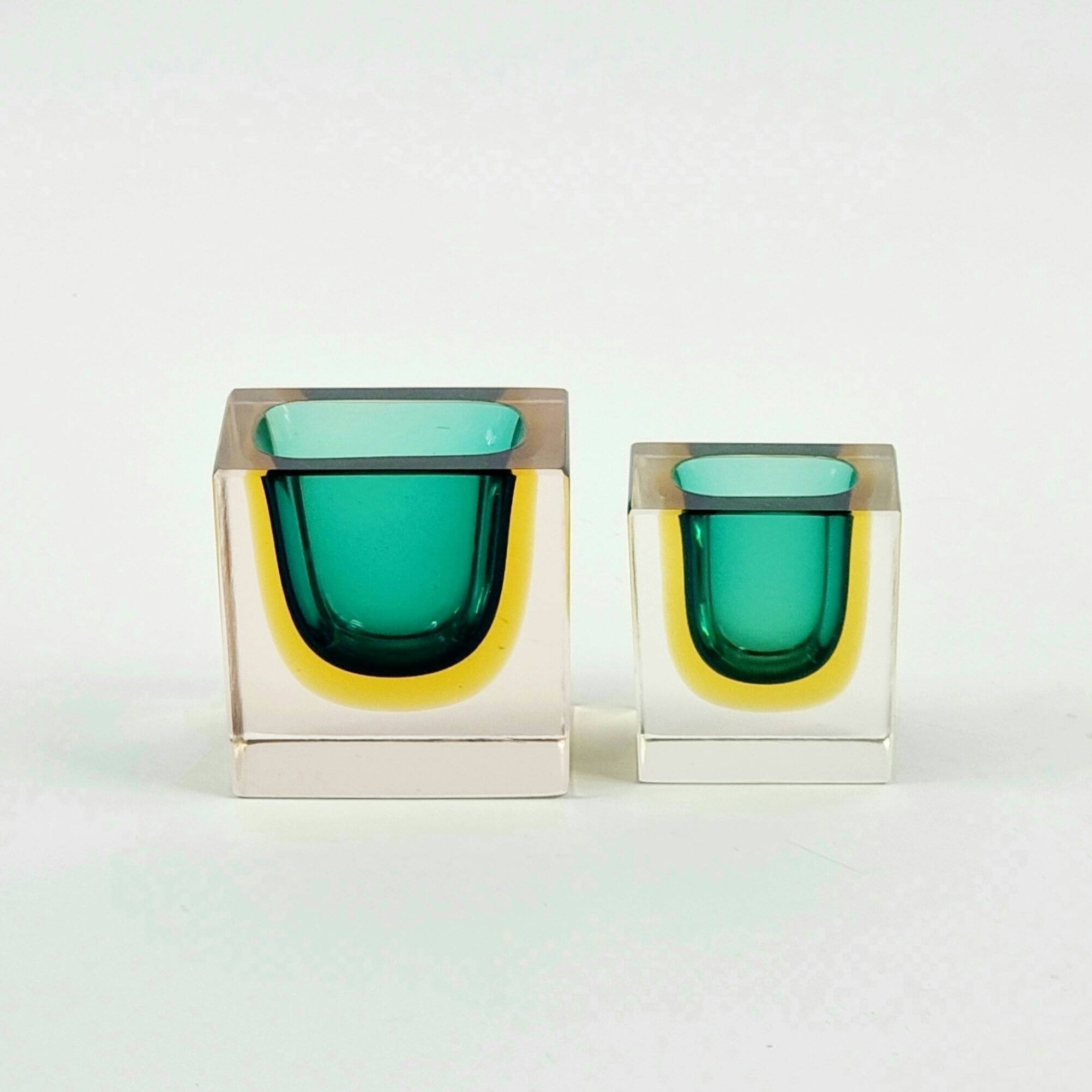 Paire de bols/cendriers en verre de Murano de milieu de siècle par F. Poli pour Seguso, années 1970.