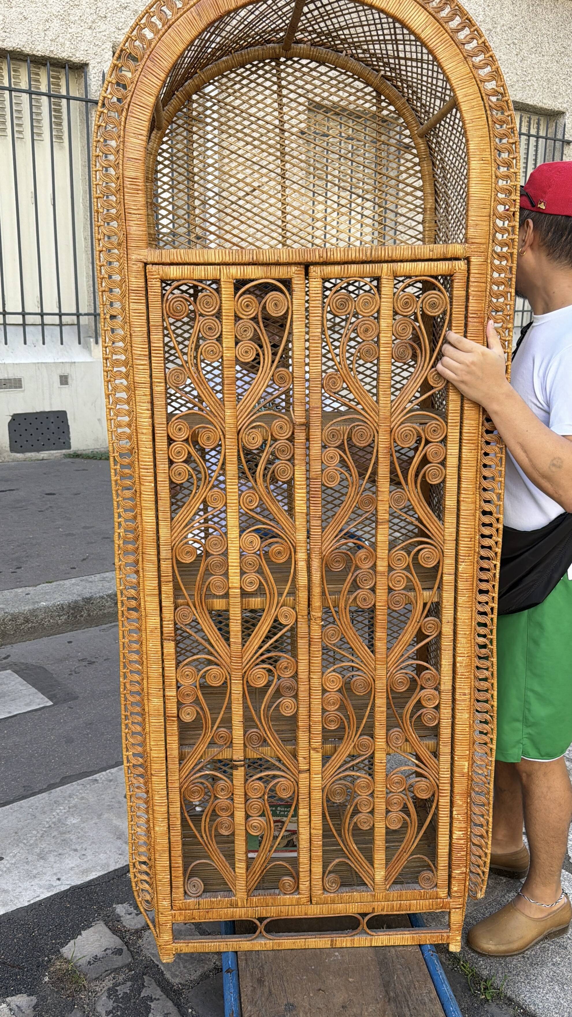 Rare armoire en osier