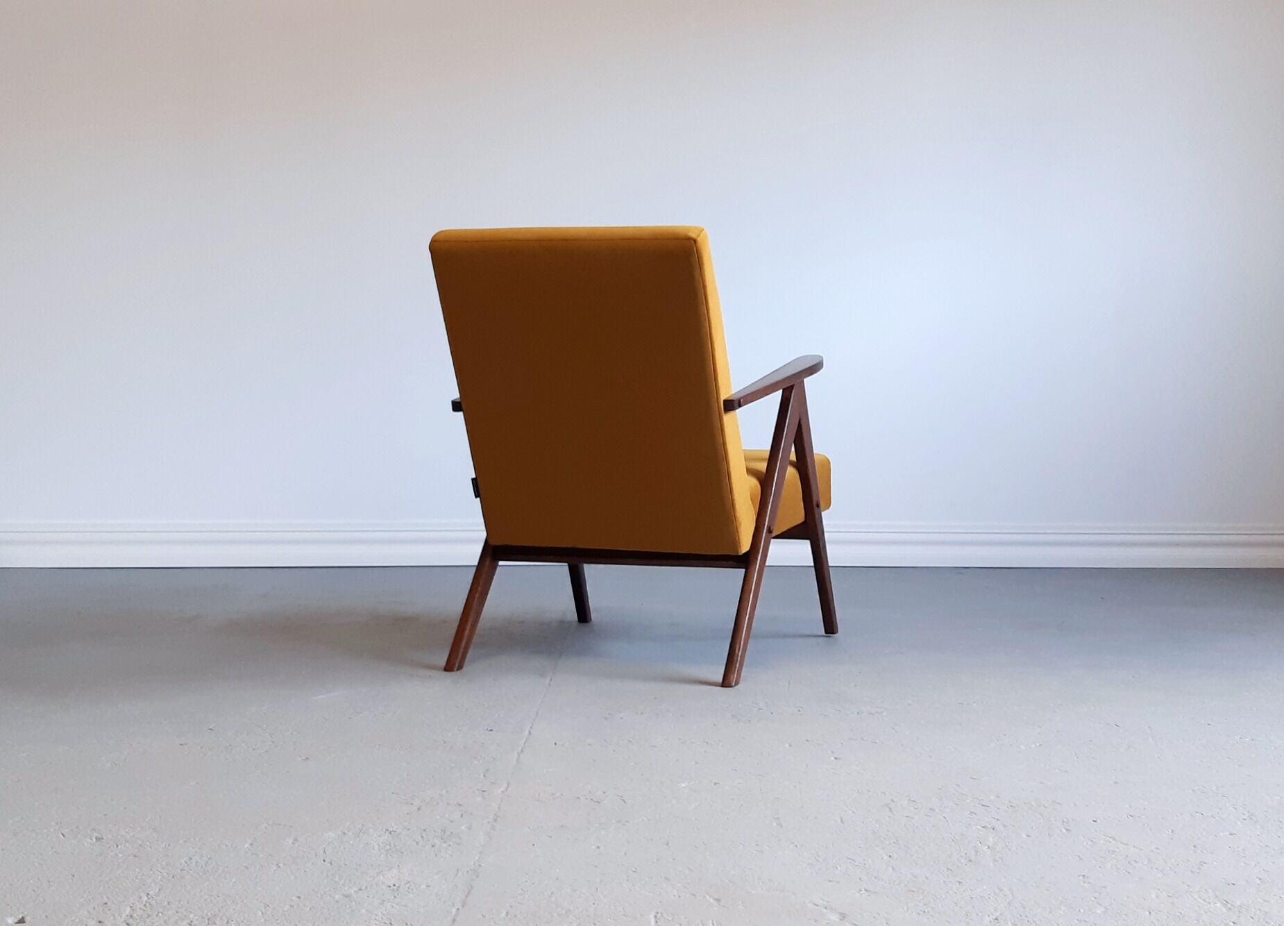 Mid century easy chair model b - 310 var in goldenrod velvet