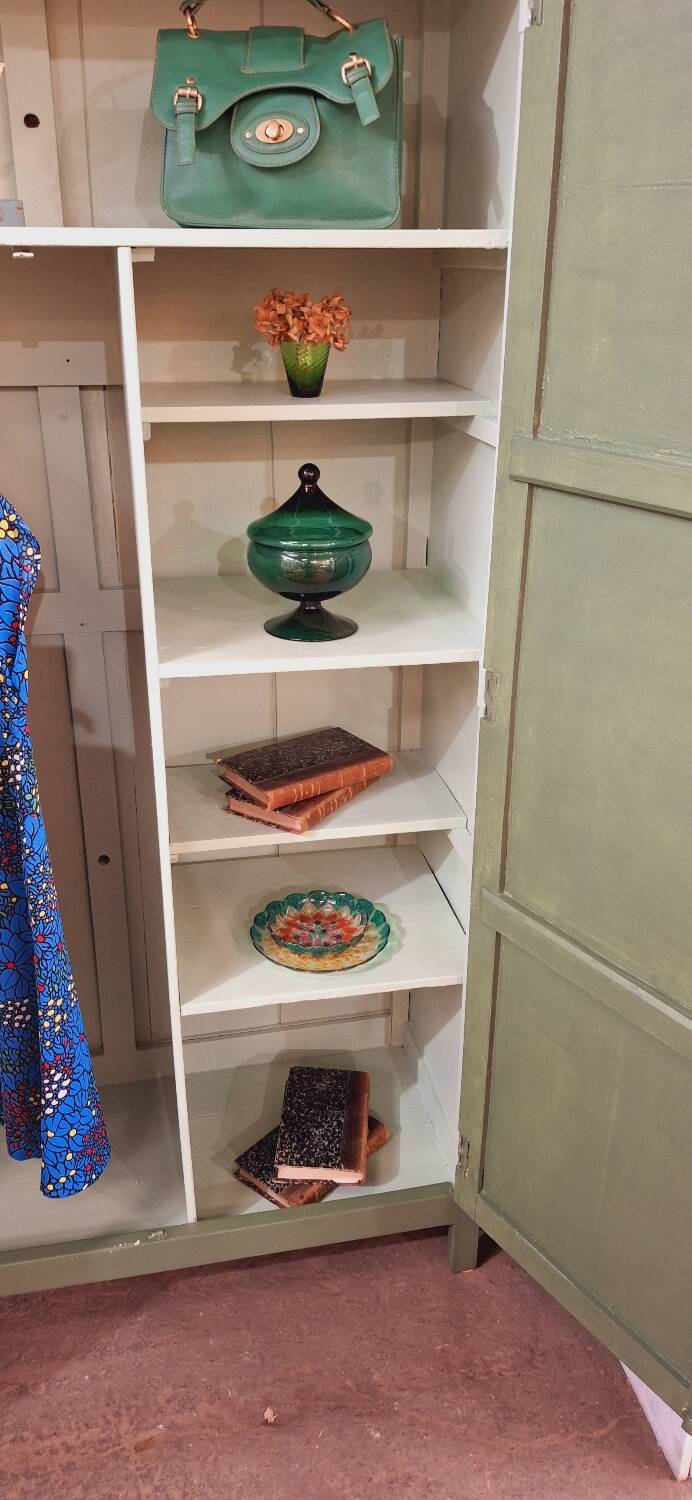 Armoire vintage