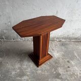 Table d'appoint en bois bourgogne-brun de l'entre-deux-guerres avec base à colonne cannelée, Belgique 1930