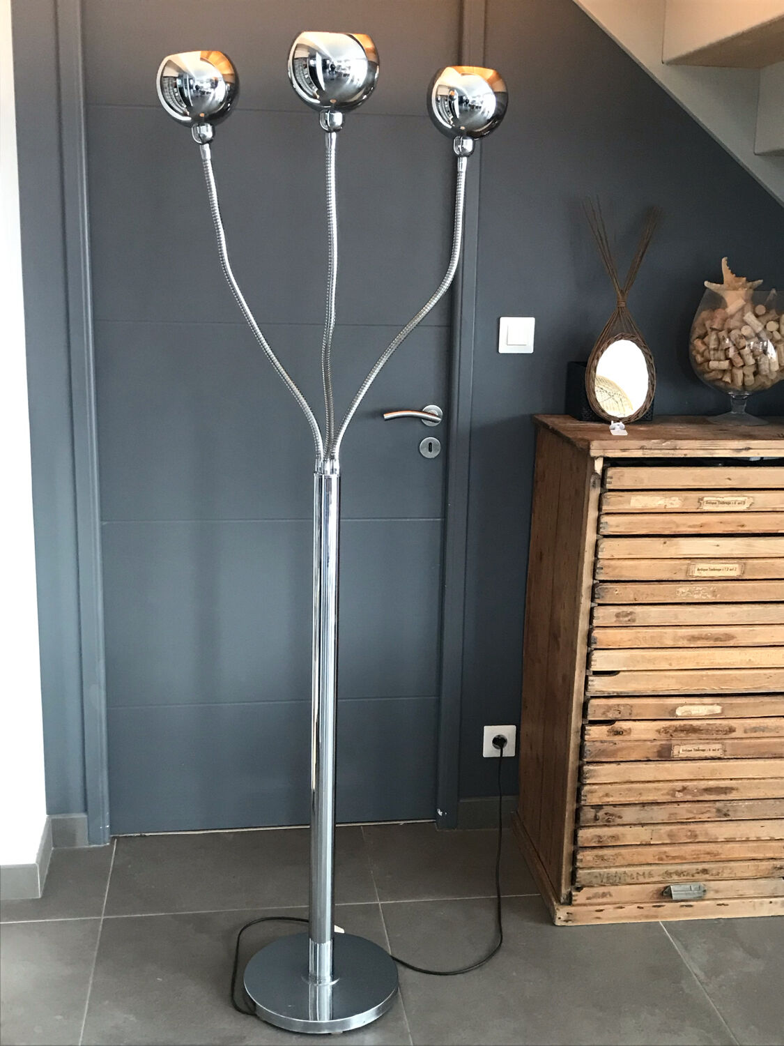 Hydra floor lamp 3 fires