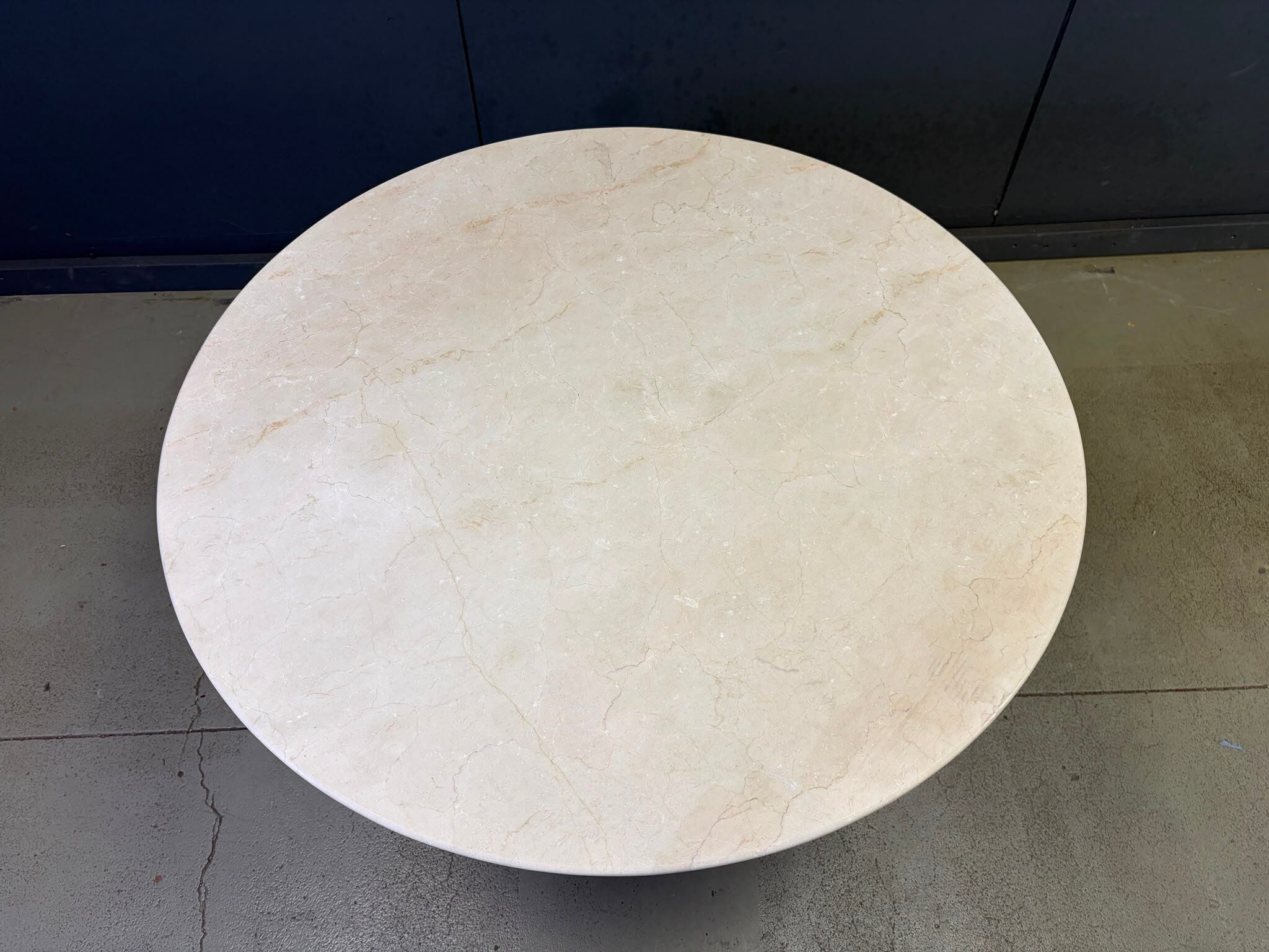 Round French travertine dining table 1970s