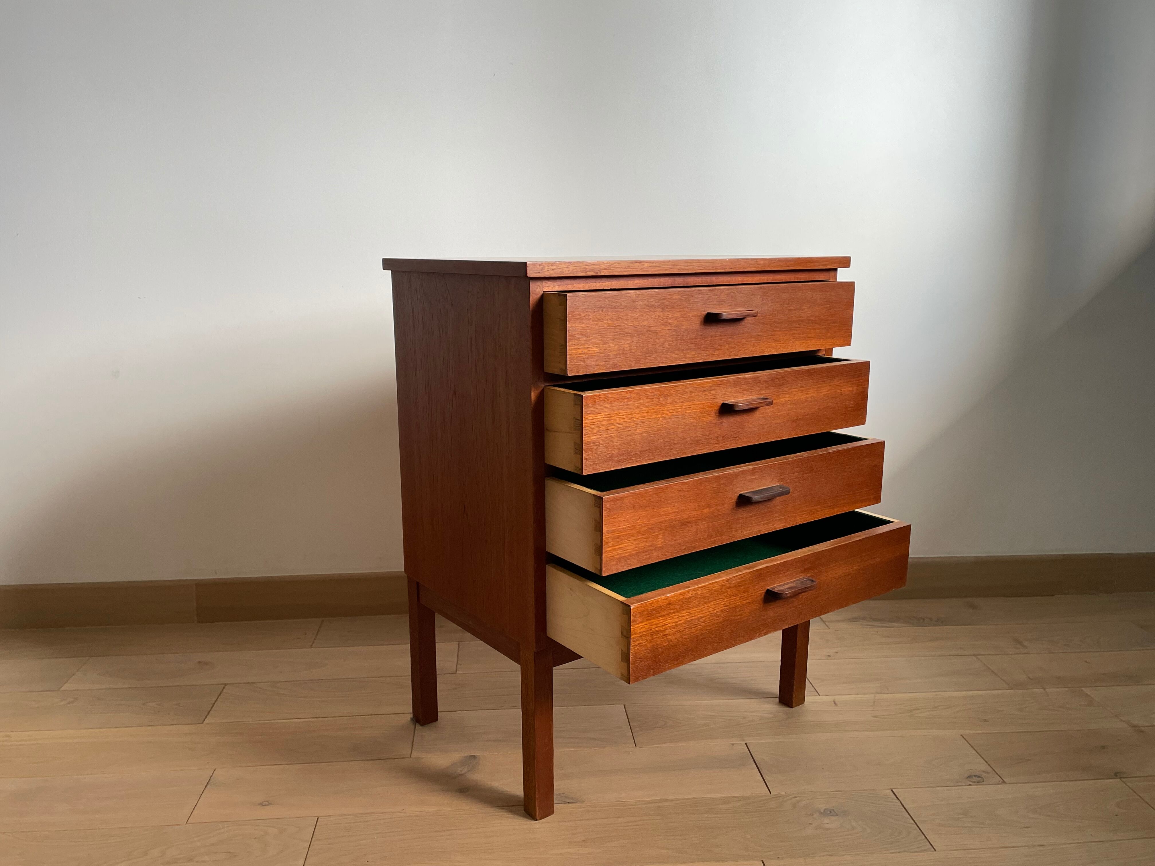 Commode scandinave en teck Soborg Mobler