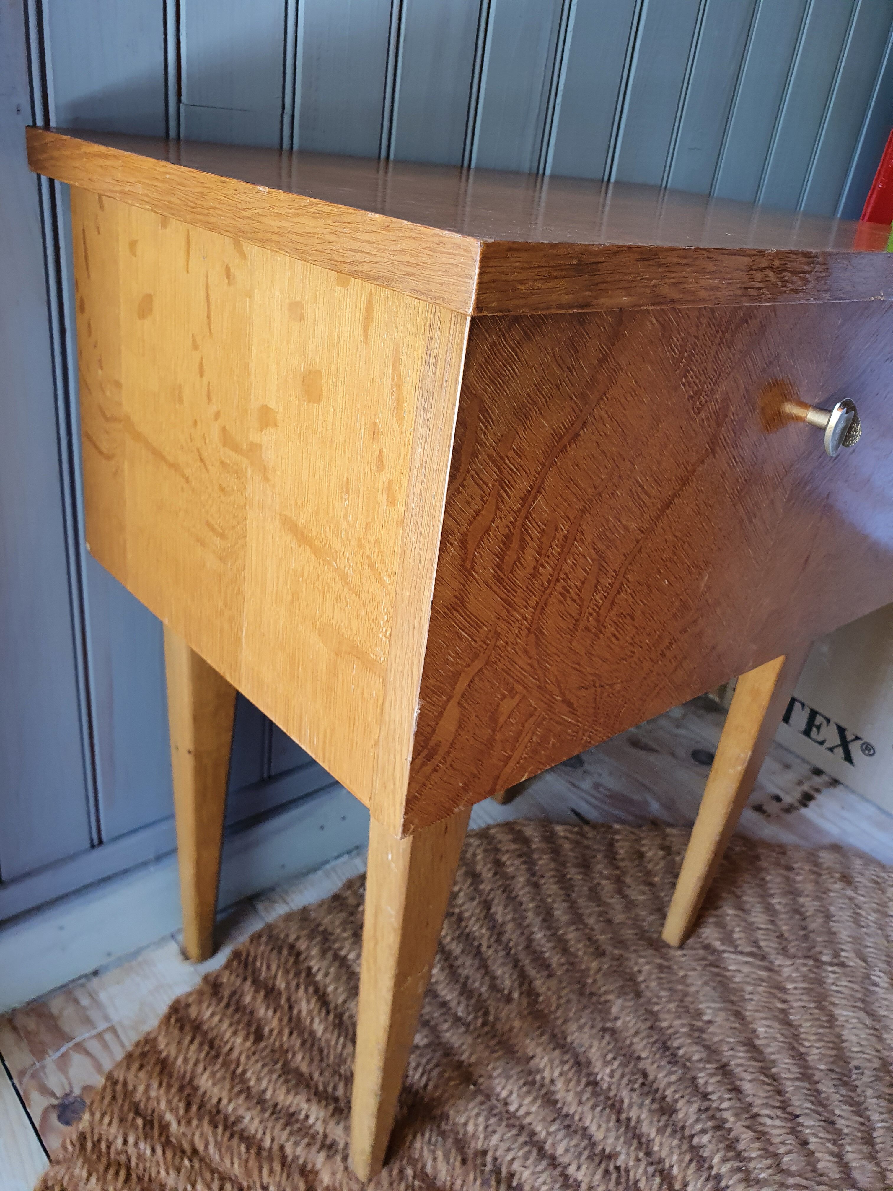 Compass foot bedside table