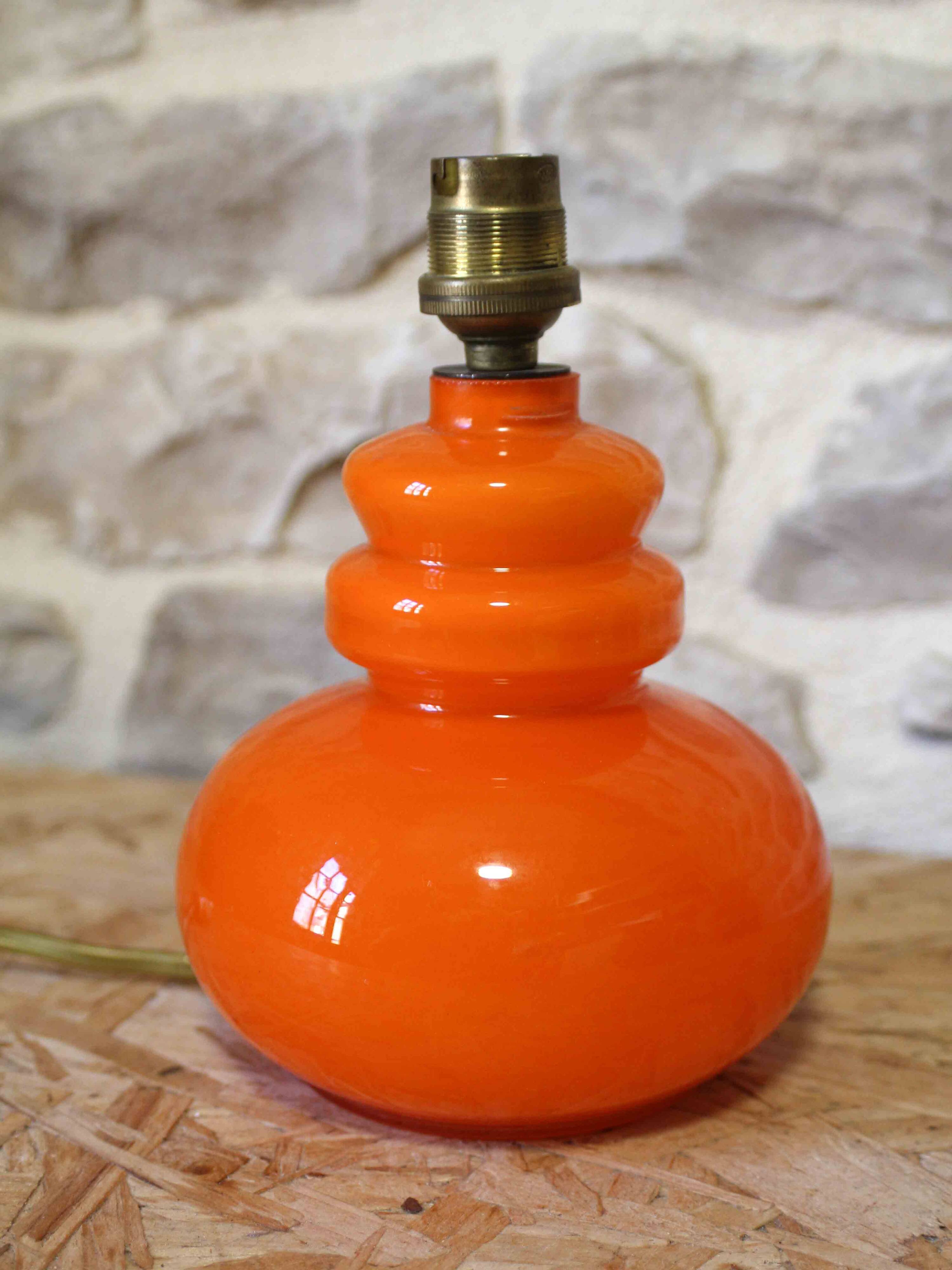 Pied de lampe en verre opalin orange