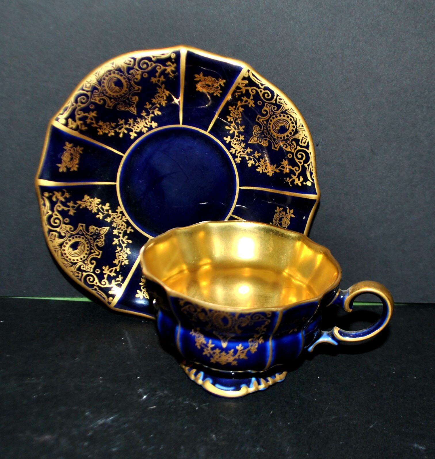 A precious, multi-lobed cup in German cobalt porcelain with a gold interior, Lindner Bavaria.