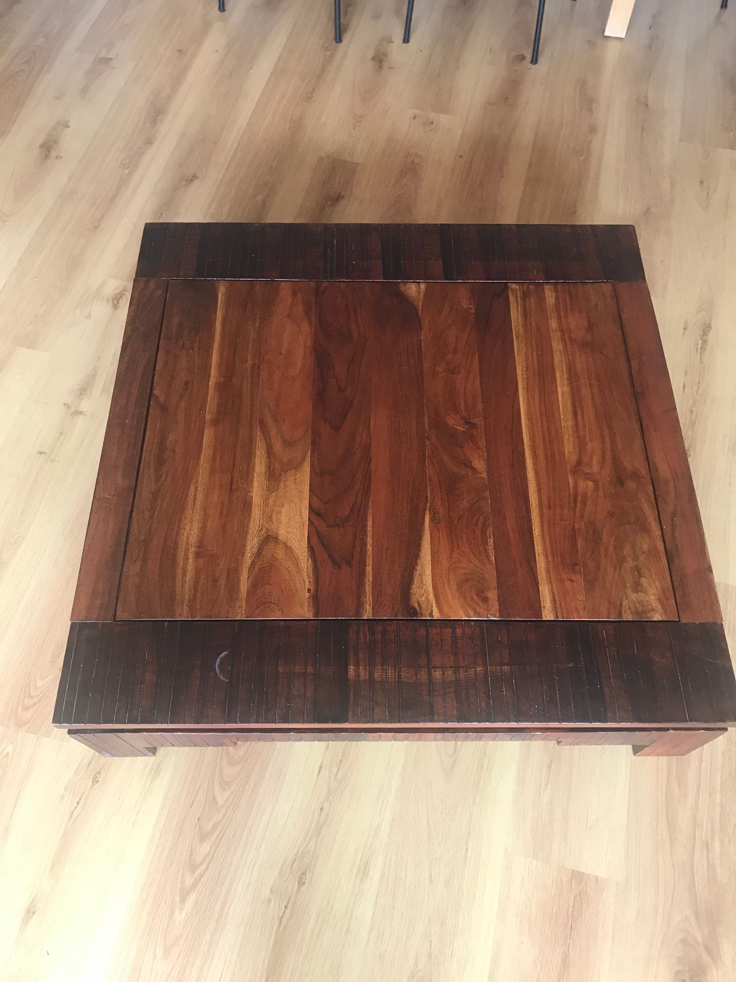 Table basse en bois massif