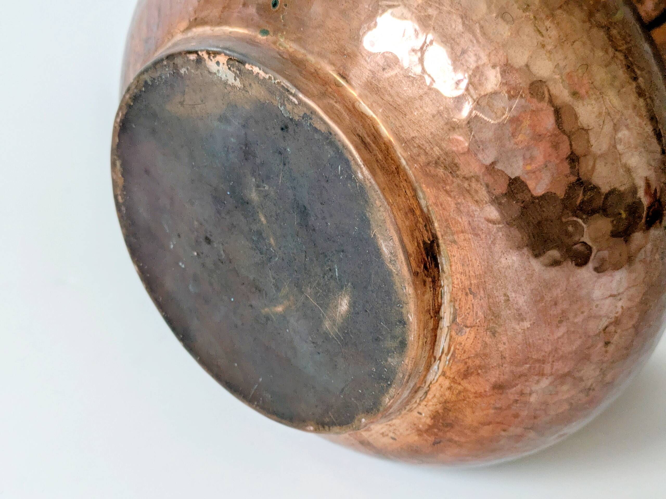 Vintage Italian hammered copper plant pot