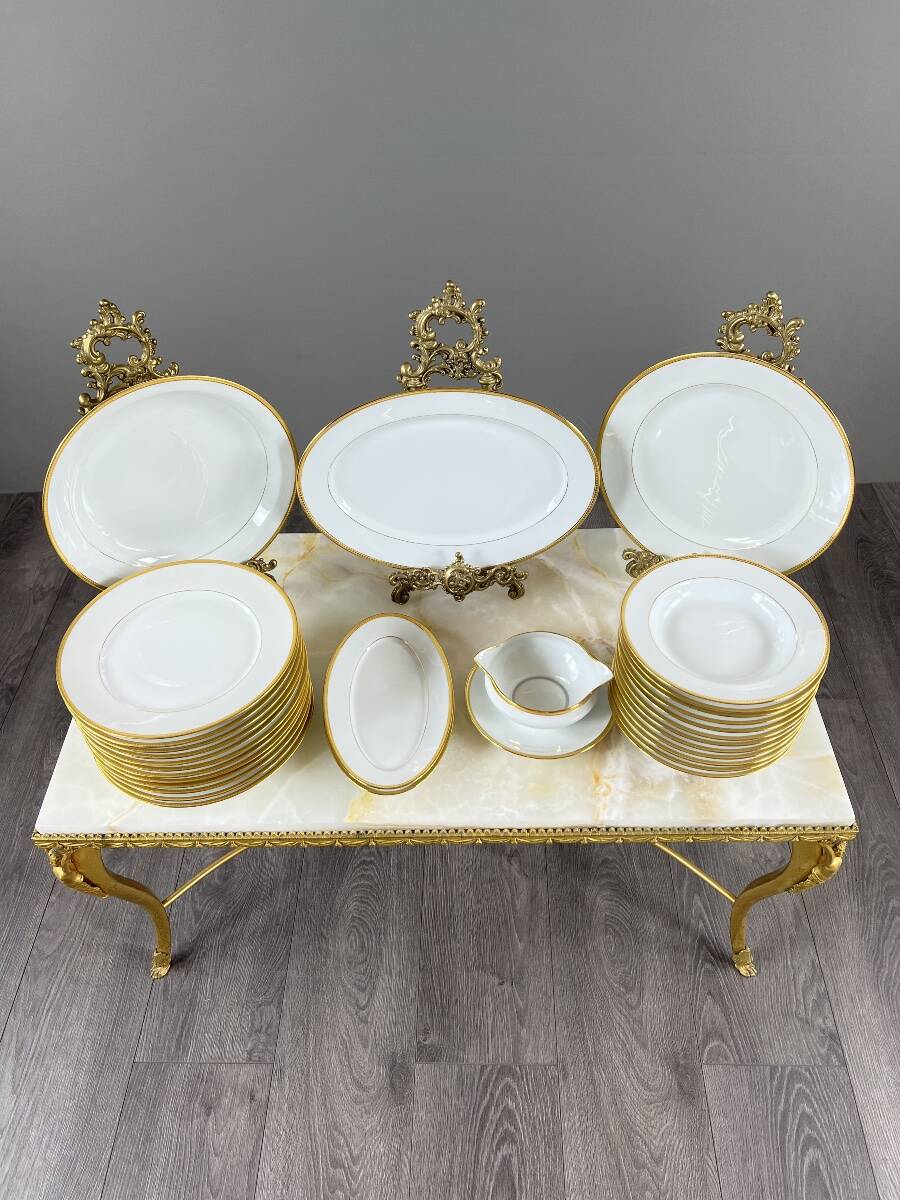 Limoges porcelain table service Jammey-Seignolles, Montreuil model, 30 pieces.