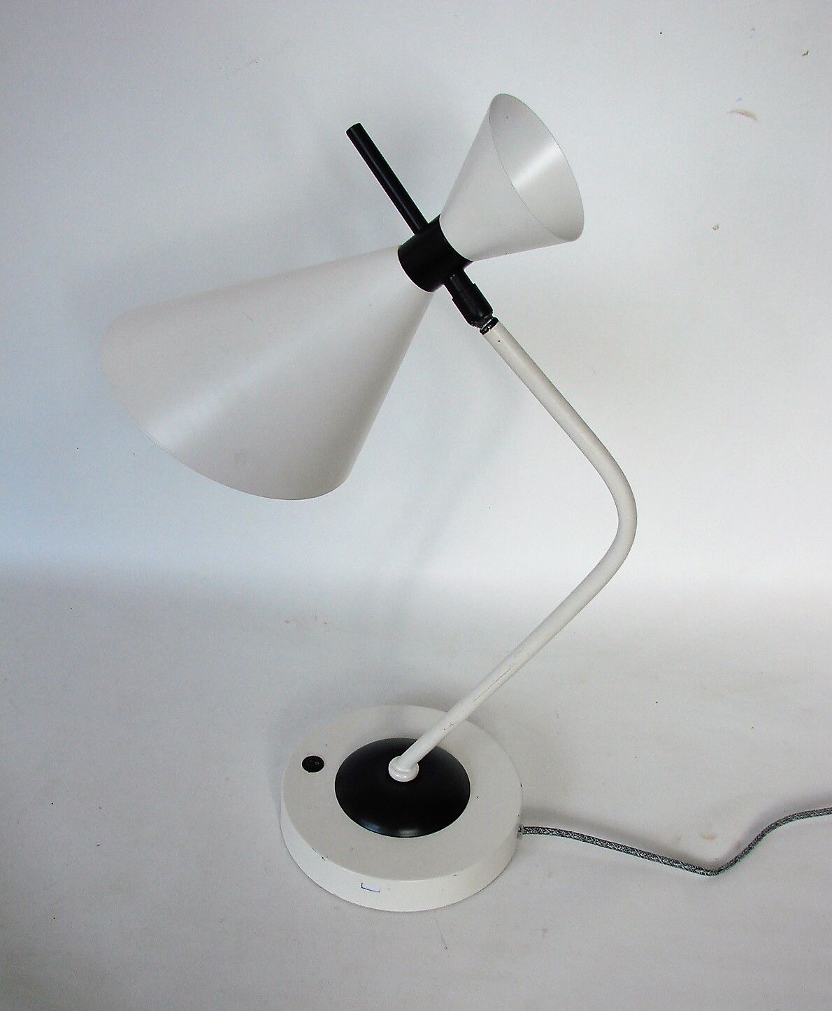 Desk lamp
