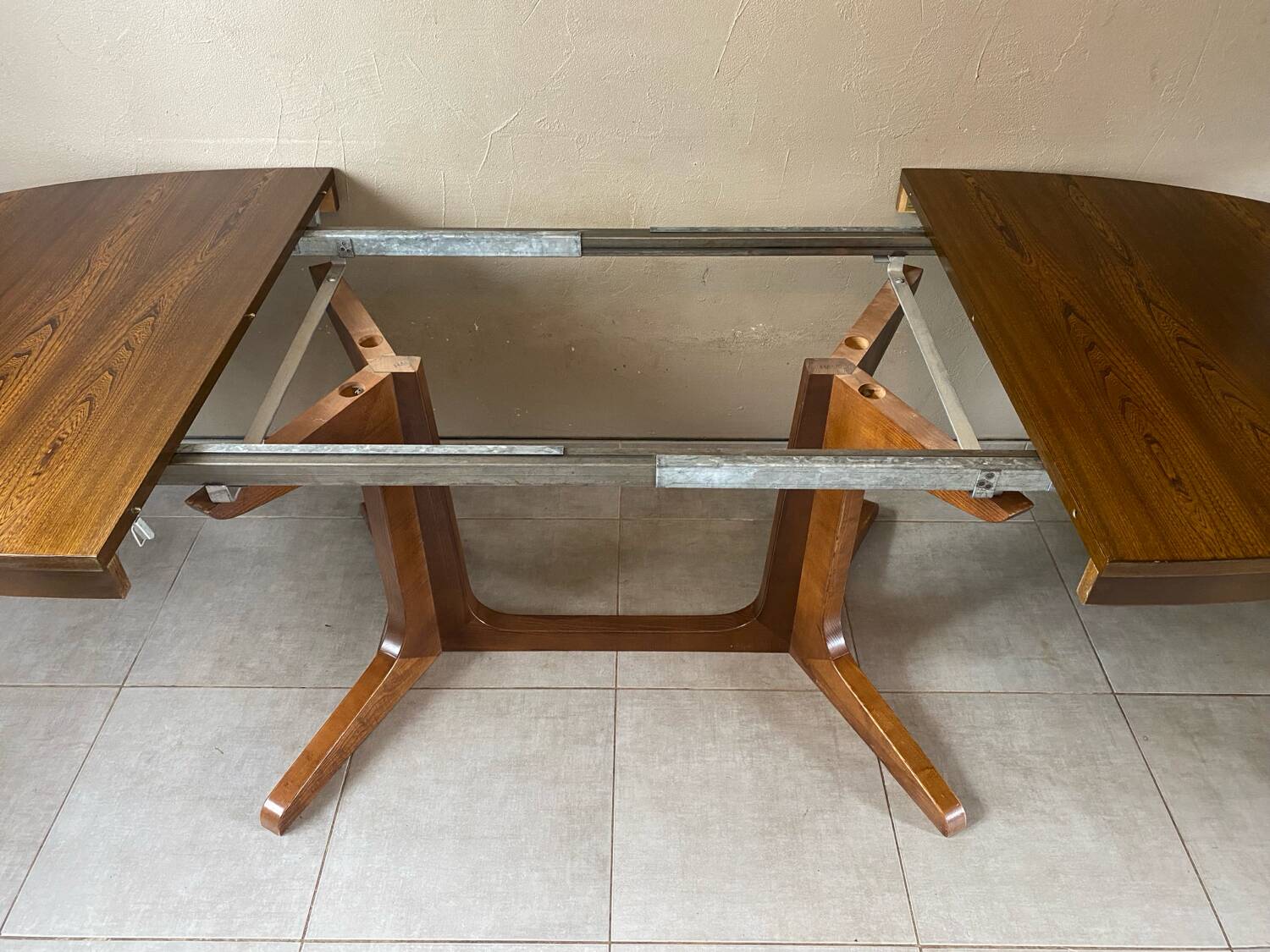 Vintage oval Baumann table