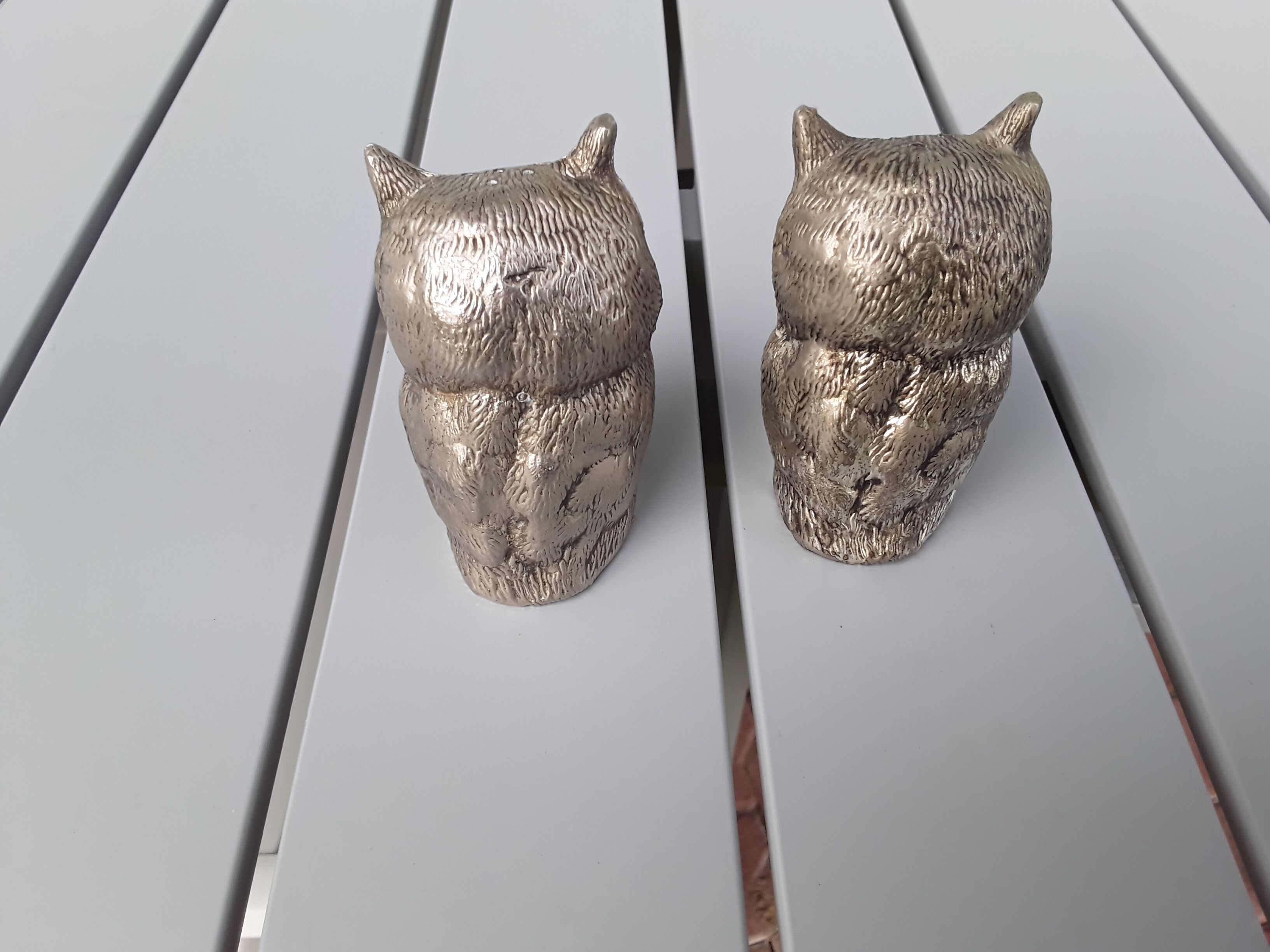 Metal owl salt & pepper shakers