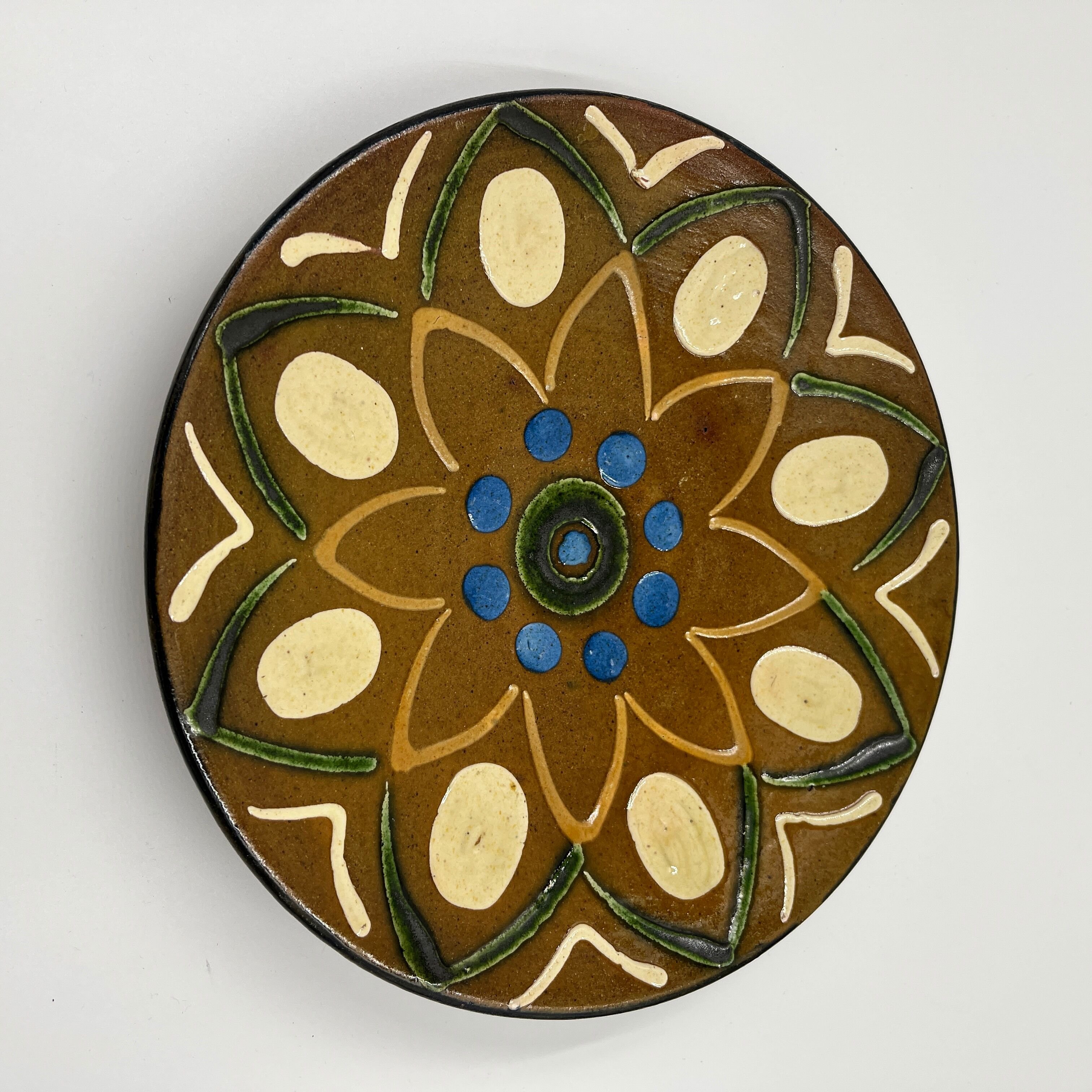 Empty pocket, decorative ceramic plate Puigdemont