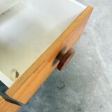 Meuble d’appoint bas style Perriand