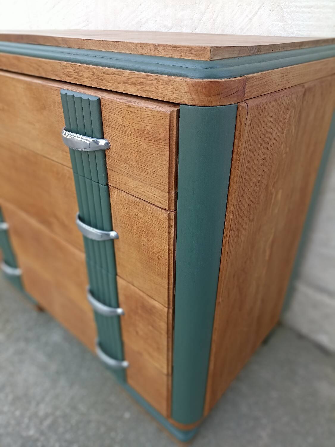 Art deco chest of drawers