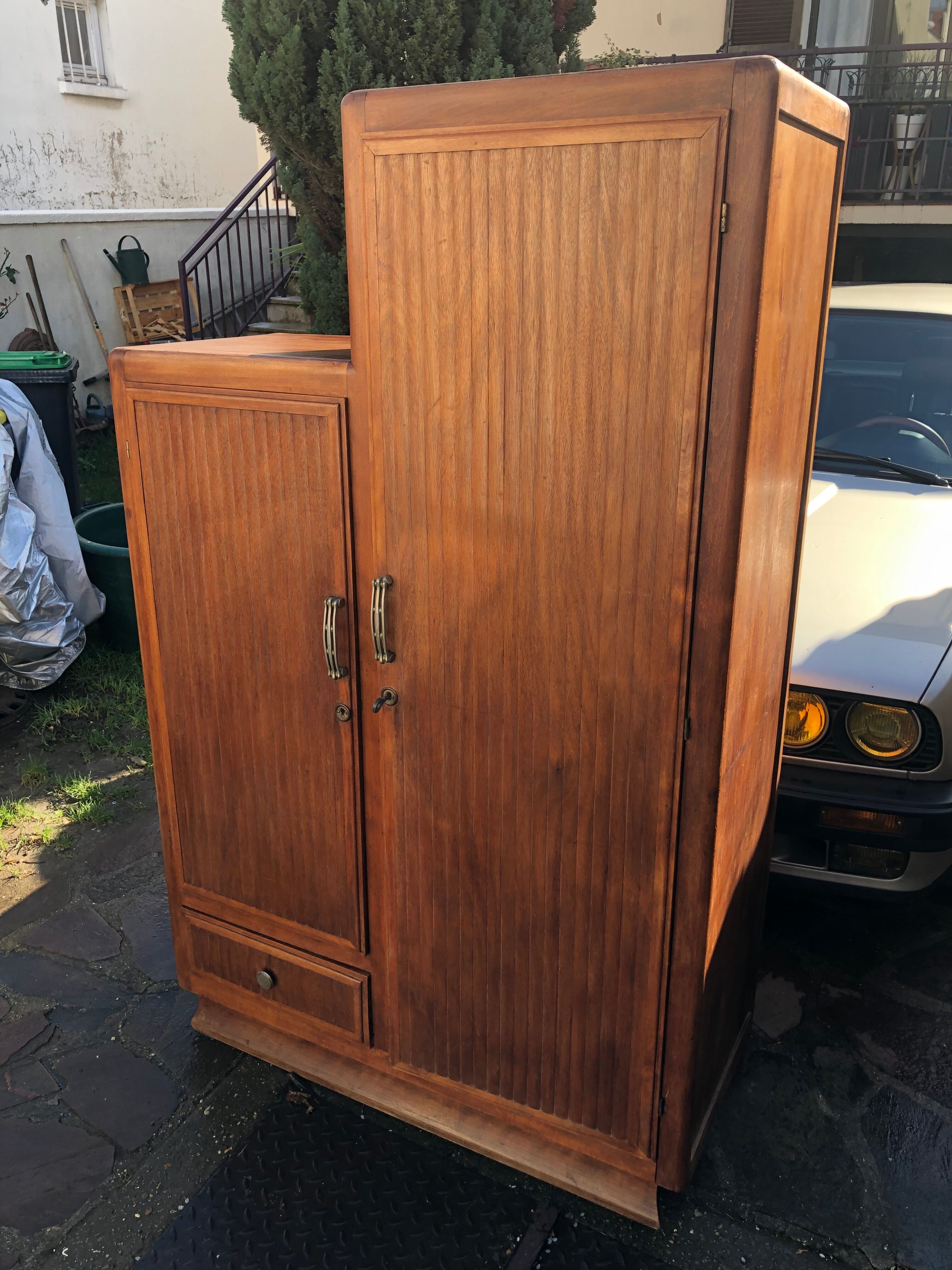 Asymmetrical cabinet