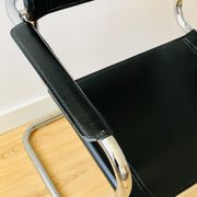 Pair of tubular armchairs in metal and leather Style Marcel Breuer