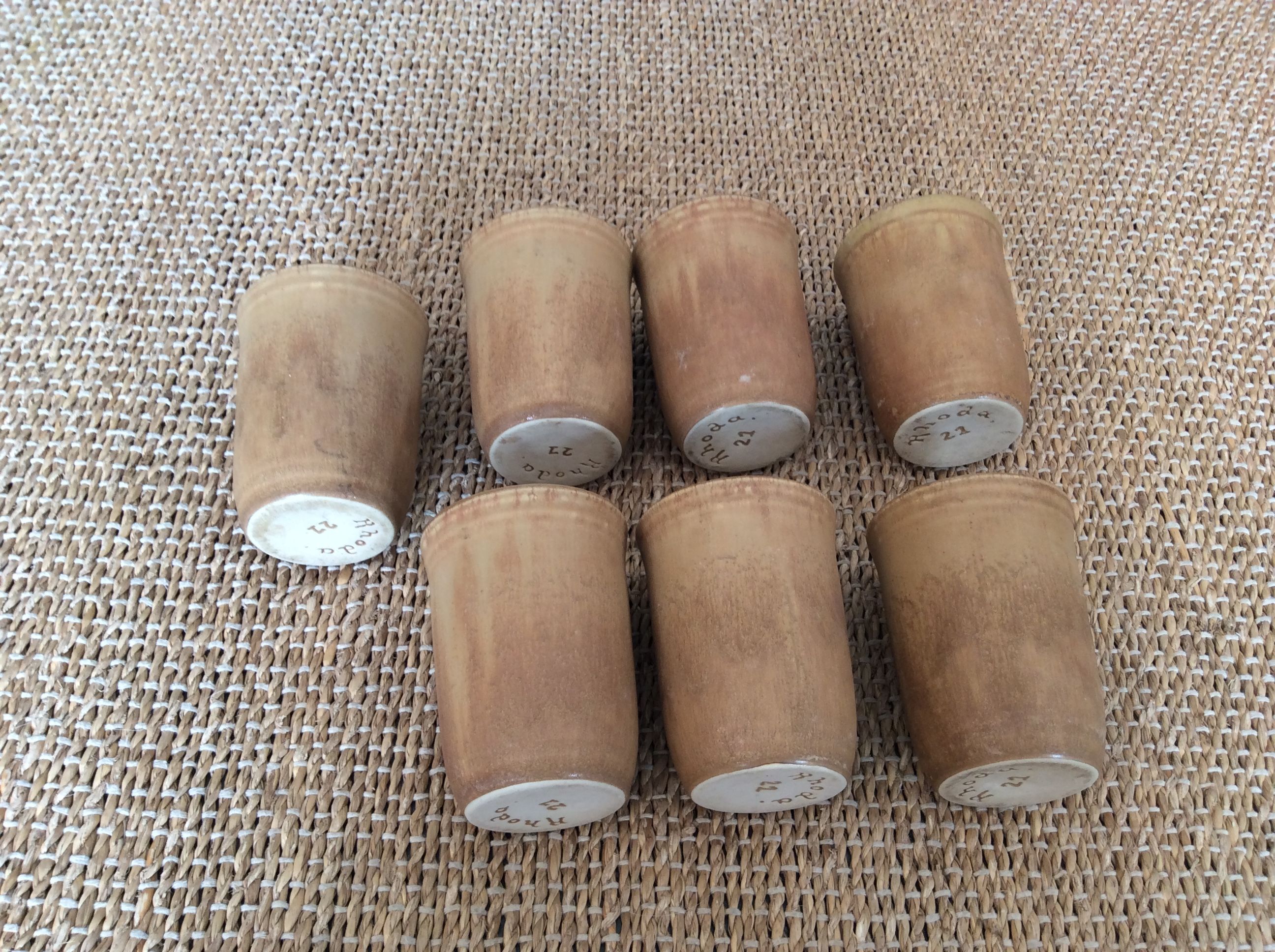 7 tasses en grès