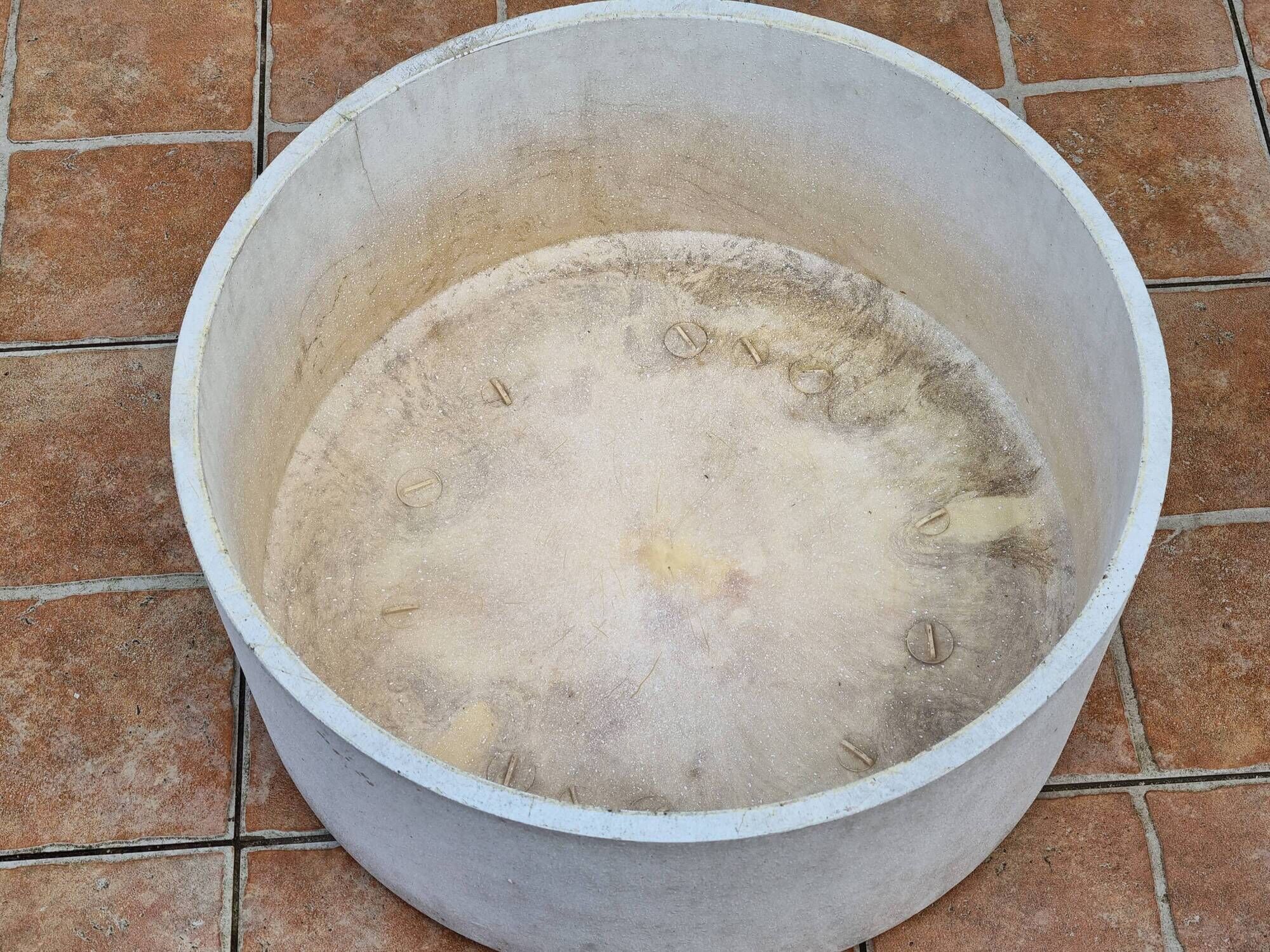 Large round container in composite material for garden, 53 cm in diameter and 25 cm in height